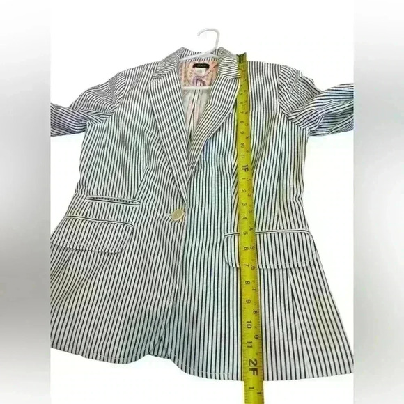 J. Crew Seersucker Blue and White Striped Cotton One Button Blazer Size 4 - Picture 8 of 8